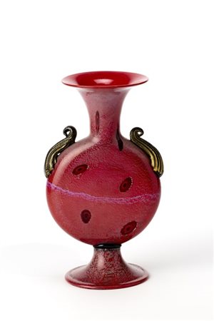 Giuseppe Chiacigh (Attribuito)
Vaso ad anfora in vetro incamiciato rosso con app