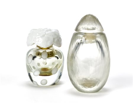 Carlo Scarpa Lotto composto da un flacone portaprofumo con superficie battuta, f