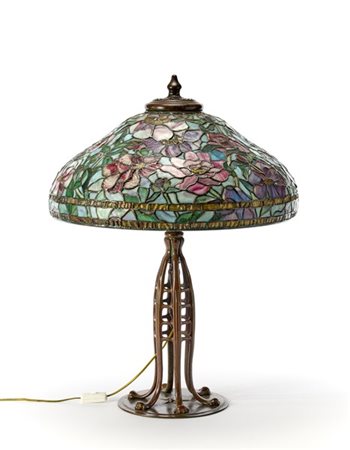 Tiffany Studios (Attribuito)
Lampada da tavolo con paralume in paste vitree di v