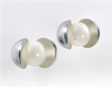 Gianemilio, Piero e Anna Monti Coppia di lampade da parete modello "Diaframma".