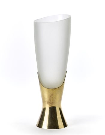 Fontana Arte Vaso con base in ottone, corpo in vetro trasparente incolore acidat