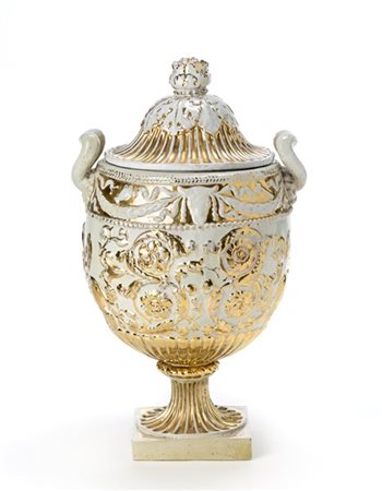 Galileo Chini Grande cista biansata d'apparato. Ceramica smaltata in bianco sott