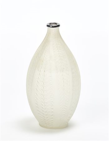 René Lalique "Acacia"
Vaso in vetro opalescente soffiato in stampo acidato sulla