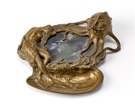 Calamaio in fusione di bronzo a soggetto marino simbolico. Contenitore per l'in