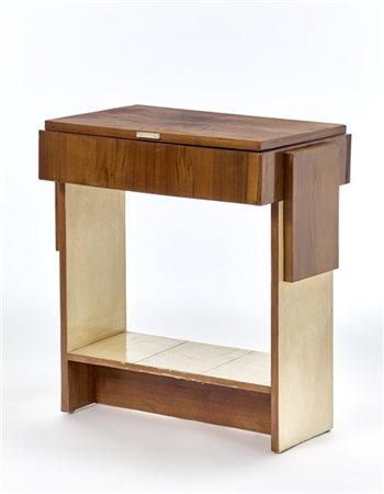 Mobiletto di gusto déco con piano apribile a ribalta. Struttura in legno massel