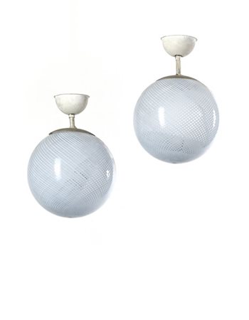 Venini Coppia di lampade a sospensione con diffusore globulare in vetro a retice