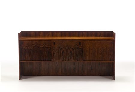 Sideboard a tre ante scorrevoli in legno impiallacciato. Italia, anni '60/'70.