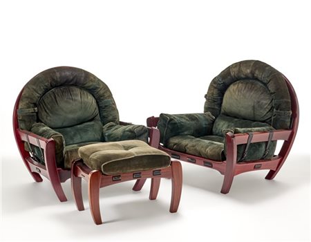 Luciano Frigerio Coppia di poltrone unite a un pouf modello "Rancero". Produzion