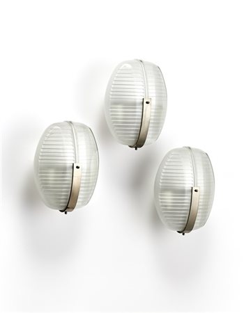 Vico Magistretti Lotto di tre lampade da parete modello "Lambda". Produzione Art