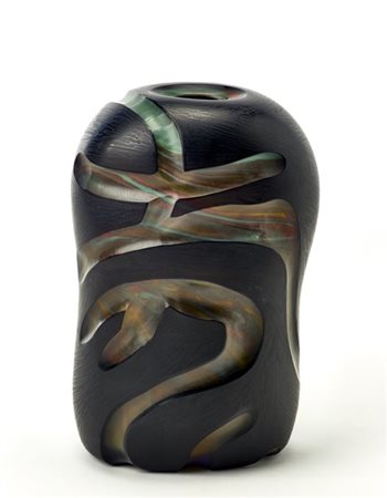 Sunny Wang "Finger Longevity"
Vaso in vetro soffiato nero, cristallo e calcedoni