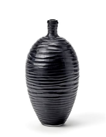 Massimo Micheluzzi Vaso a collo stretto in vetro soffiato nero opaco, molato sul