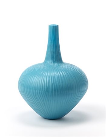 Massimo Micheluzzi Vaso a collo stretto e allungato in vetro soffiato incamiciat