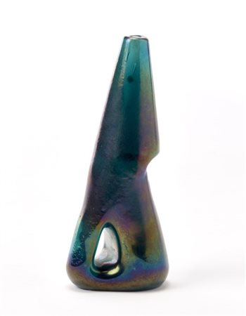 Giorgio Ferro Piccolo vaso soliflore con corpo troncoconico irregolare forato al