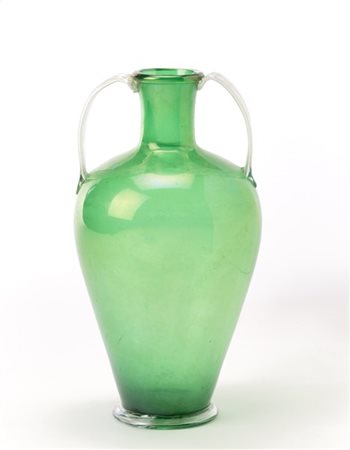 Manifattura di Murano Vaso biansato in vetro soffiato trasparente verdino. Anse