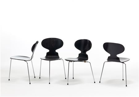 Arne Jacobsen Quattro sedie modello "Ant". Produzione Fritz Hansen, Danimarca, 1