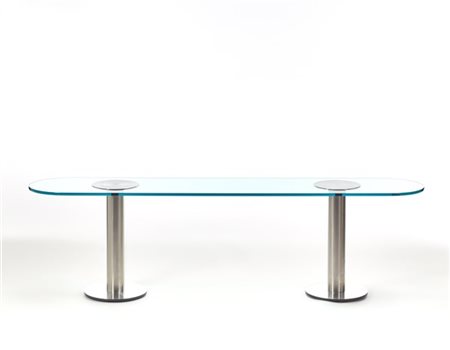 Consolle con gambe in metallo spazzolato, piano in cristallo di forte spessore.