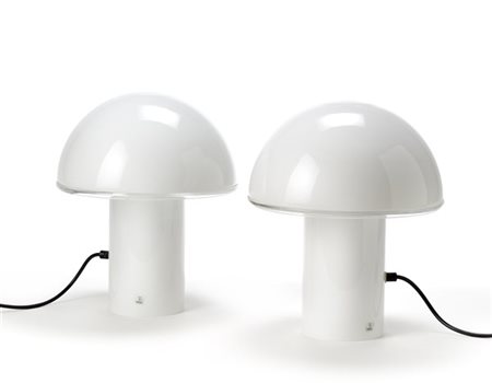 Luciano Vistosi Coppia di lampade da tavolo modello "Onfale". Produzione Artemid