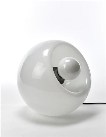 Eleonore Peduzzi Riva Lampada da appoggio modello "Vacuna". Produzione Artemide,