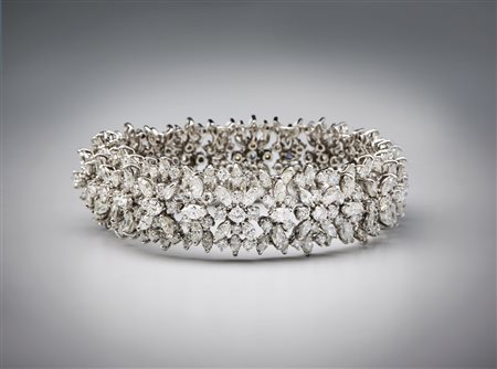  . - Eccezionale Bracciale in oro bianco 750 /1000   con diamanti bianchi taglio a marquise  ed a  brillante per carati:totali  30,62 circa.