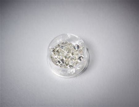  . - Venticinque diamanti taglio a brillante di 4,06 carati. Colore: G/I VVS/VS  .