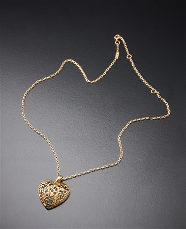 Boucheron Frederic  (n. 1858) - Collana in oro giallo 750/1000 con ciondolo a forma di cuore della collezione "San Valentino Coure B" di Boucheron  e piccolo diamante bianco taglio a brillante. .