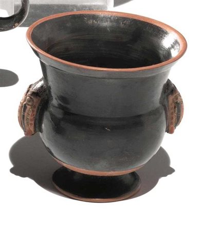 Krateriskos atticoMateria e tecnica: argilla figulina arancio, vernice nera...