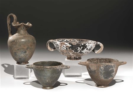 Quattro vasi a vernice neraForma Morel 4371a; 5615; 3125 aMateria e tecnica:...