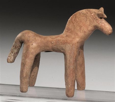 Tre statuette di cavalloMateria e tecnica: impasto depurato brunastro e...