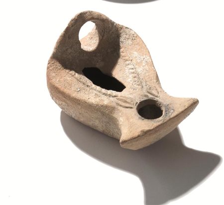 Tre testine fittili ed una lucerna Materia e tecnica: impasto rosato,...