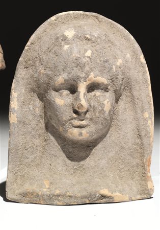 Testa fittile maschile votivaMateria e tecnica: impasto camoscio,...