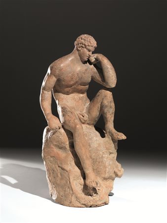 Atleta in riposoMateria e tecnica: argilla figulina rosata, modellata a mano...