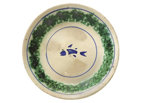 Piatto in ceramica di Catalgirone con raffigurazione di pesce, Inizi 20° secolo