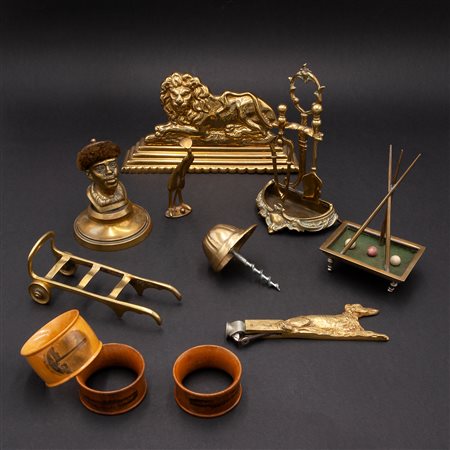 Lotto di dieci di oggetti vintage misti 