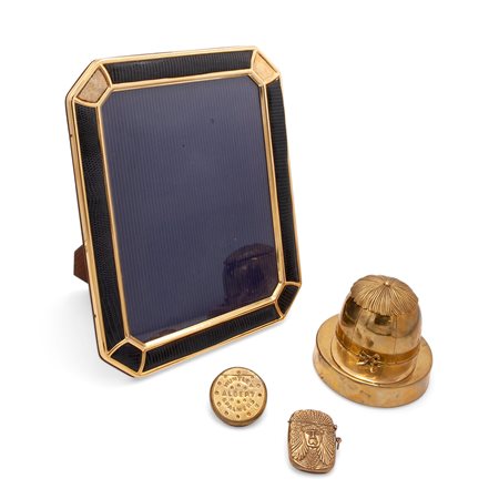 Set da scrivania composto da una cornice portafoto, un calamaio e due portafiammiferi