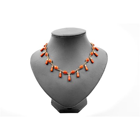 COLLANA in oro giallo 9 KT e corallo rosso (g. 38,30).