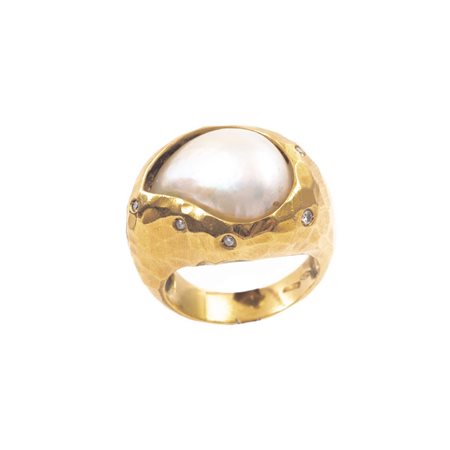 ANELLO in oro giallo 18 KT con perla di fiume e diamanti