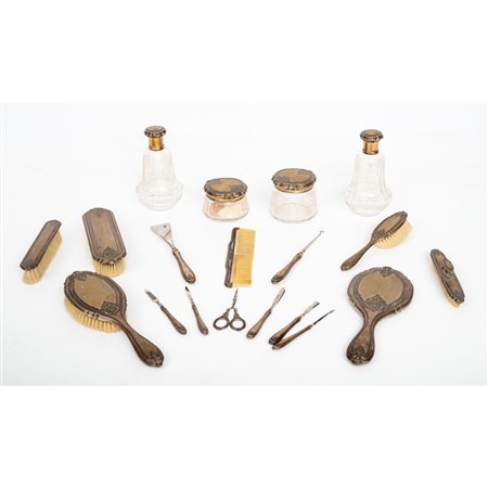 SET DA TOLETTA entro scatola in argento