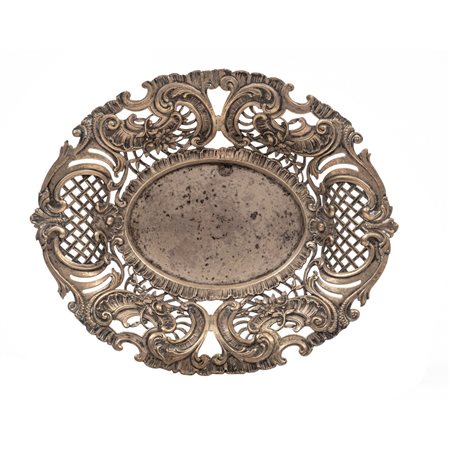 CENTROTAVOLA di forma ovale in argento con bordo lavorato