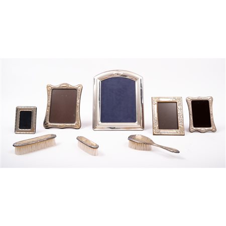 CINQUE PORTAFOTO e tre spazzole