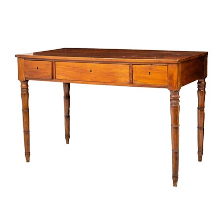 TAVOLO/SCRITTOIO a tre cassetti in legno di noce