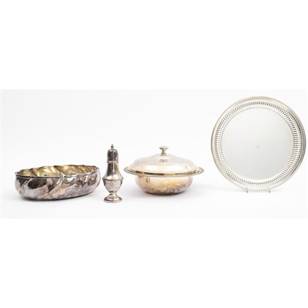 ZUPPIERA con piatto, centrotavola e spargi talco