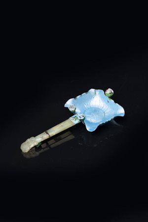 MESTOLO IN SMALTO CON PRESA IN GIADA