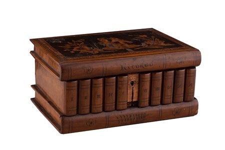  
Scatola in legno  Inizi XX secolo
 cm 12x26x18