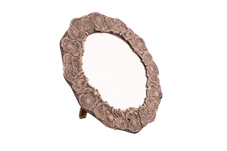  
Piccola specchiera in argento 
 Ø 27 cm