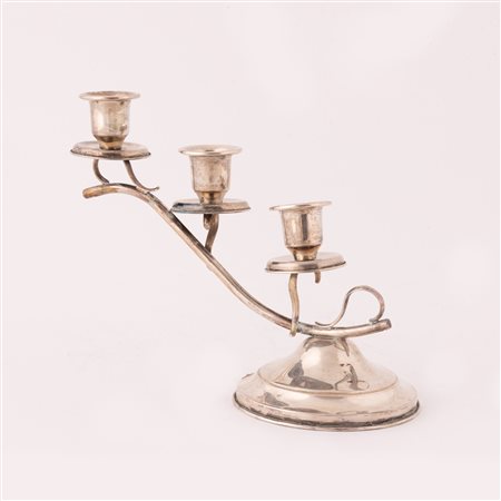  
CANDELABRO IN ARGENTO 3 LUCI XIX Sec.
 altezza cm 15; peso lordo g 303