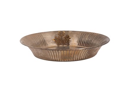  
Portafrutta in argento finemente cesellato con motivi floreali 
 Ø cm 25; peso cm 340 circa