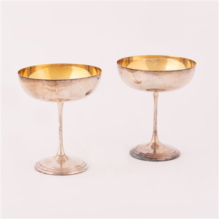  
2 COPPE DA GELATO IN ARGENTO VERMEILLE 
 altezza cm 12; peso g 237