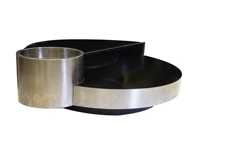 Massimo Papiri (XX secolo - ) 
Tavolo basso Harry's Bar in acciaio di Massimo Papiri per Mario Sabot Anni '70
Acciaio inox, alluminio e laminato cm 43,5×137x120,5 cm