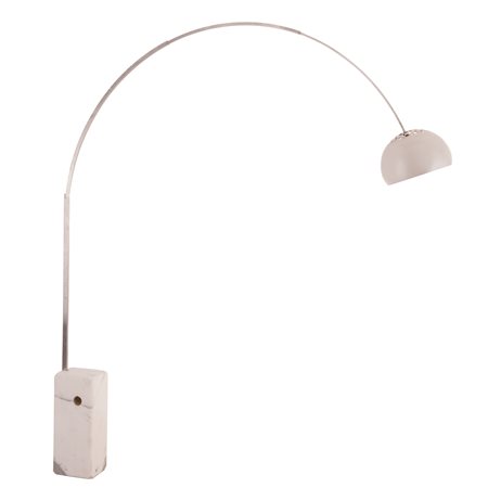  
Lampada ad arco Achille e Piergiacomo Castiglioni per Flos 1962
 altezza cm 240; Ø paralume cm 32