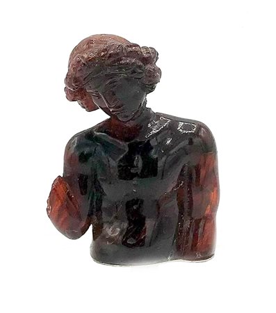 Scuola del XVII secolo BACCO frammentario in ambra, cm 6,5x5x3